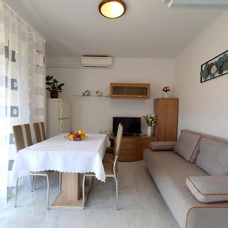 Apartment Biserka Malinska Eksteriør bilde