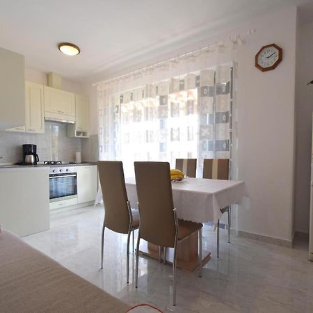 Apartment Biserka Malinska Eksteriør bilde