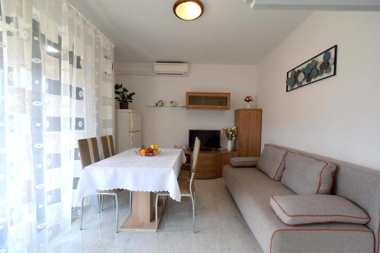 Apartment Biserka Malinska Eksteriør bilde
