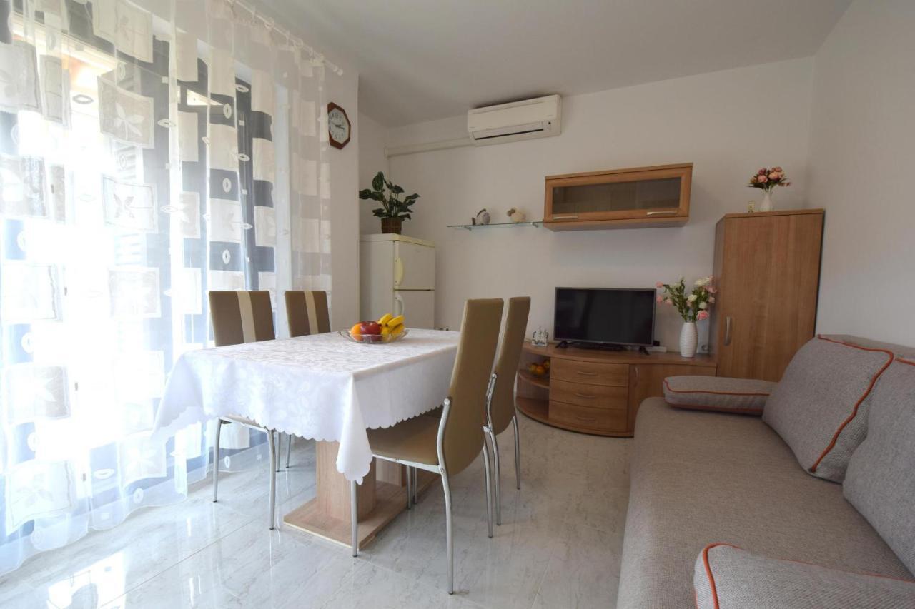 Apartment Biserka Malinska Eksteriør bilde
