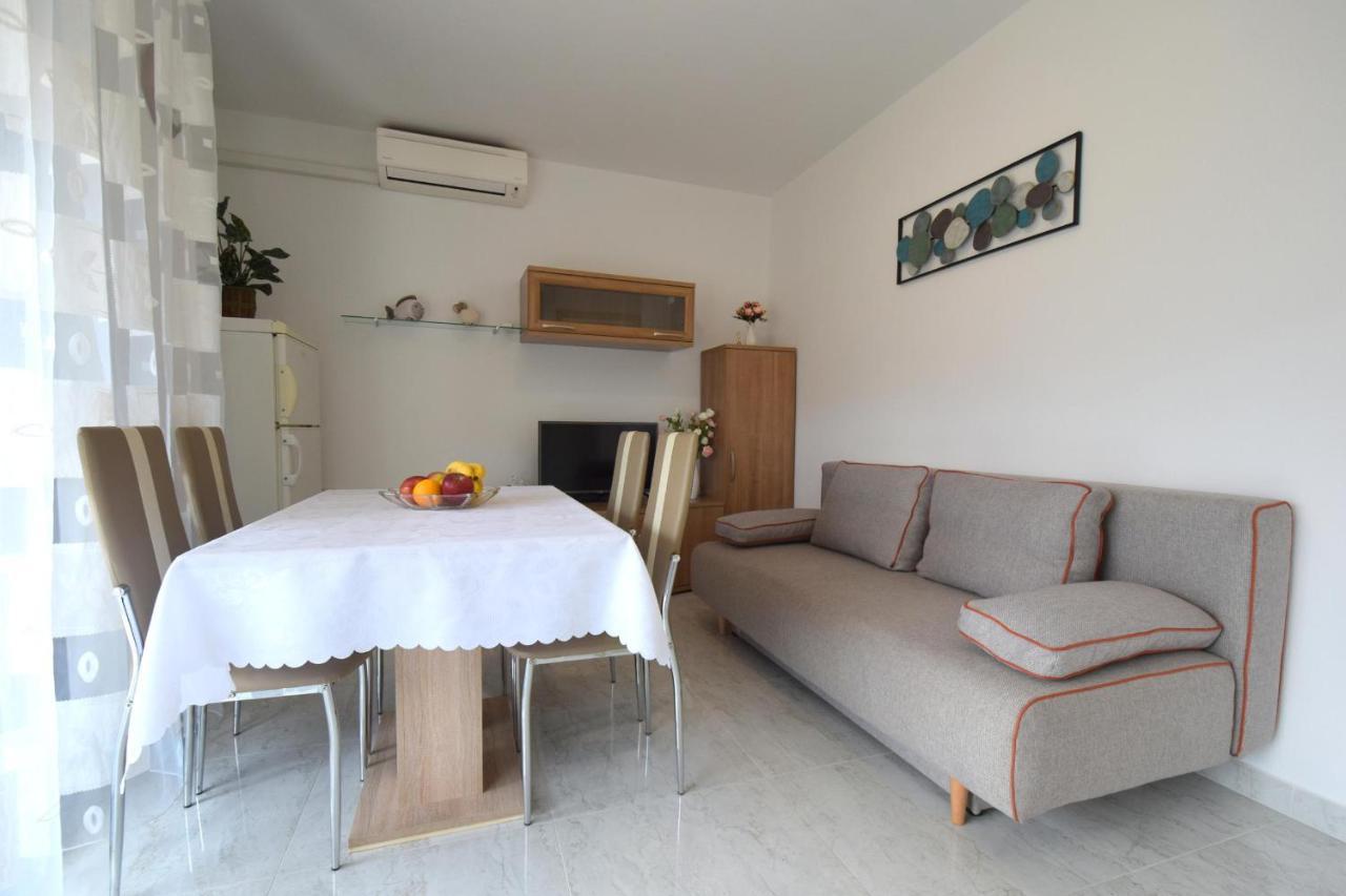 Apartment Biserka Malinska Eksteriør bilde