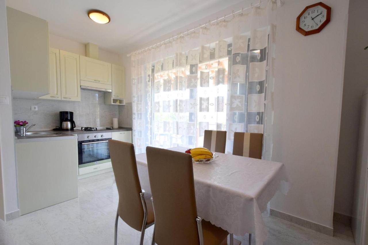 Apartment Biserka Malinska Eksteriør bilde