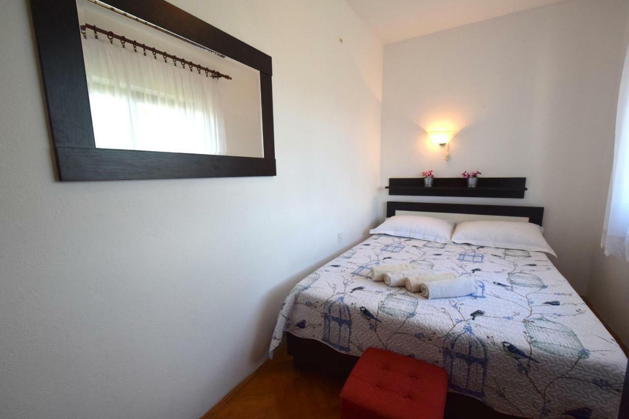 Apartment Biserka Malinska Eksteriør bilde