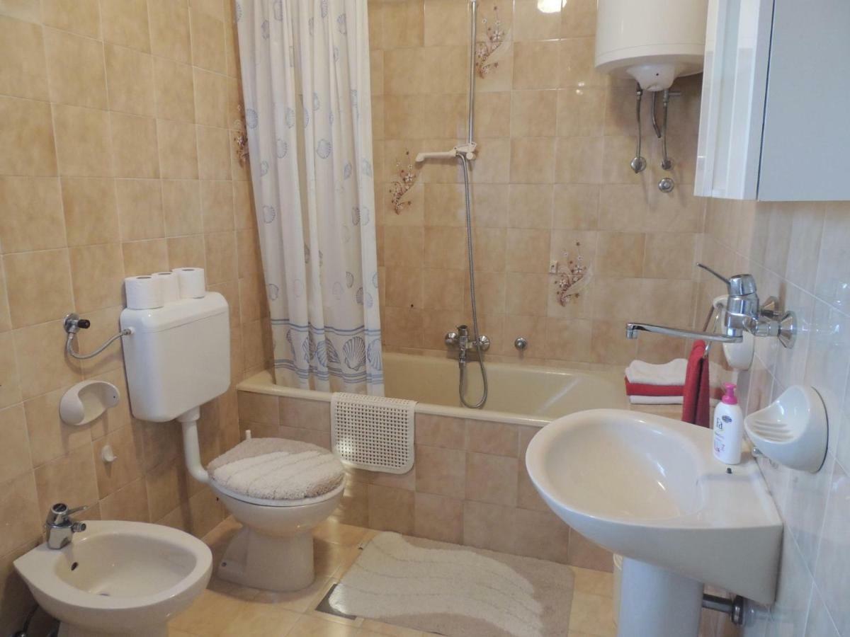 Apartment Biserka Malinska Eksteriør bilde