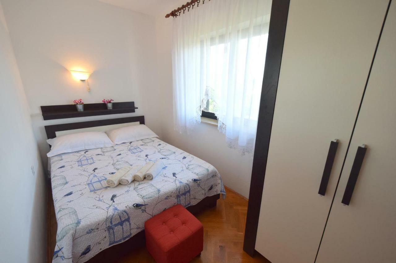 Apartment Biserka Malinska Eksteriør bilde